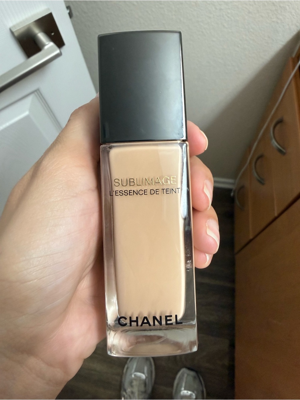 CHANEL Sublimage L’Essence de Teint Foundation - Beige